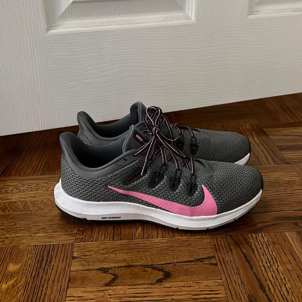 Nike 8.5 sneakers